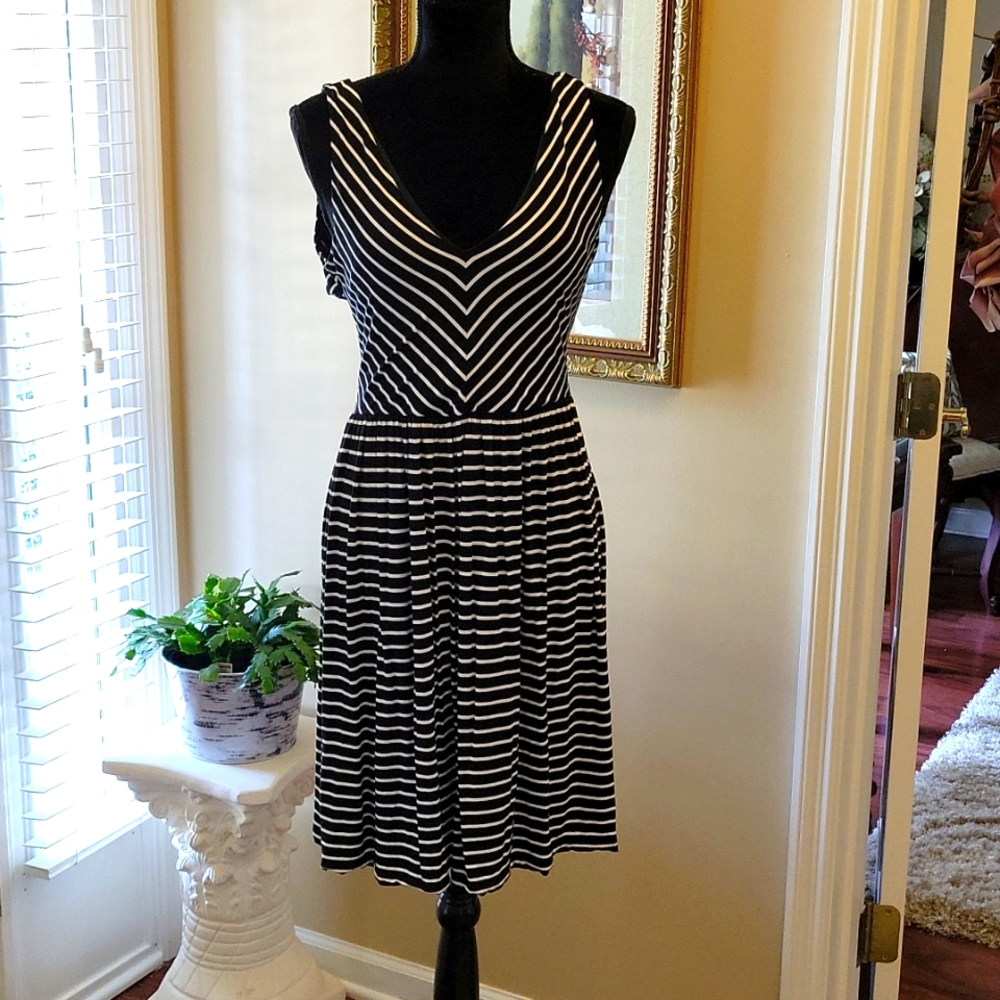 LOFT Ann Taylor black & white striped sleeveless dress criss cross back M EUC …